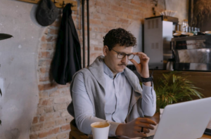 How Anonymity and AI in Communication Shape Authenticity Online